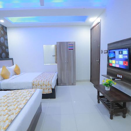 Oaks Inn Plaza Delhi Airport ニューデリー エクステリア 写真